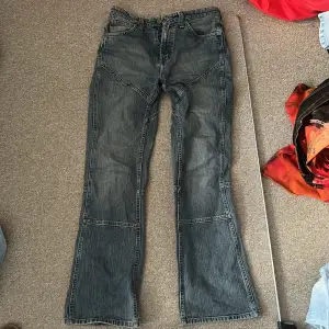 Så coola jeans!  Midjemått rakt över: 41 Total längd: 107