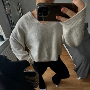Stickad tröja  - Från hm k storlek s, säljer då den inte kommer till användning längre!