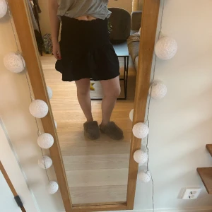 Kjol från ASOS - Snygg svart kjol, använd fåtal gånger