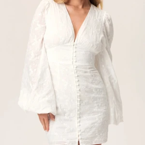 Intressekoll  - Intressekoll på denna klänningen från adoore i stl 38❤️‍🔥❤️‍🔥