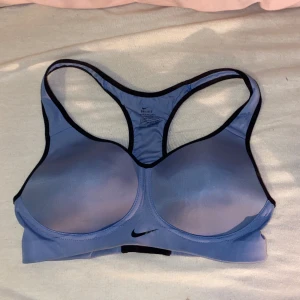 Nike sport bh - Bra skick, hög support pga kuporna 