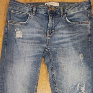 Jeans  - Slitna jeans i fint skick. Stl 29. 