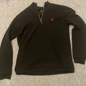Polo Ralph Lauren Long Sleeve stickad tröja  - Fick den den som födelsedag present men va lite för stor för mig helt i ny skick 