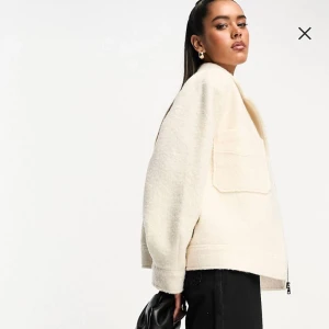Kappa - En jacka från asos som är helt slutsålt använd väldigt få tal gången. Säljer pga att beige inte riktigt är min färg🩷
