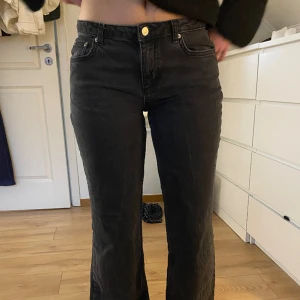 lågmidjade bootcut jeans från NA-KD - Så snygga lågmidjade bootcutjeans från NAKD
