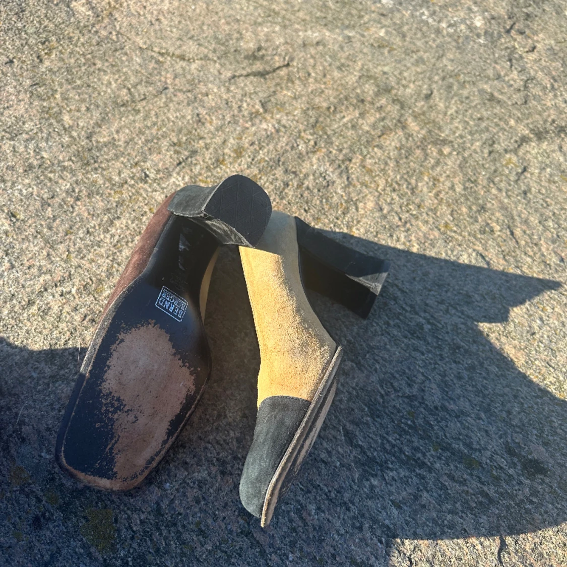 Ovanliga pumps i svart ,beiget och brunt!