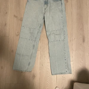 Our legacy jeans - Tja, säljer nu ett par jeans i storlek 33. Köpta för ett tag sedan men har aldrig använt dem helt enkelt.