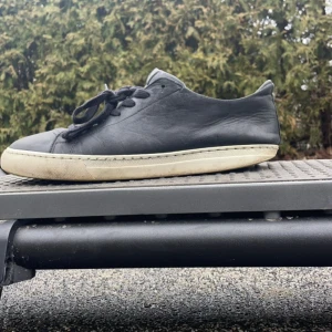 Björn Borg skor - Väl använda  jag köpte de för  1800kr kan snackar om priset väldigt sköna passar till allt 