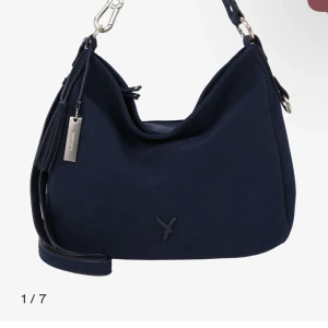 Väska!! - Säljer min super snygga väska som är köpt från zalando, jätte bra skick å väldigt snygg, ny pris runt 800kr! Tryck på köp nu!❤️