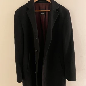 Rock Bugatti storlek M - Exklusiv rock från Bugatti. Perfekt nu inför hösten och funkar även på vintern