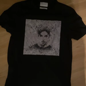 Limitato T-shirt  - Tjena! Säljer nu min Limitato t-shirt. Inga defekter och är väl omhändertagen. Hör av er vid frågor eller funderingar!