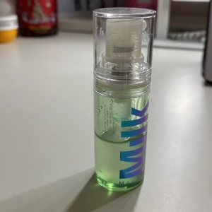 Primer - Intresse koll på min primer. Hälften är använd men använder inte längre för jag har den stora. köpt för ungefär 249💗