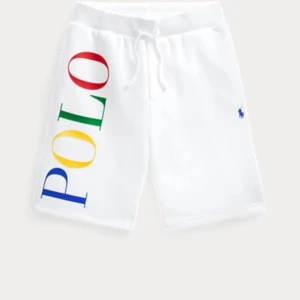 Polo Ralph Lauren  - Ett par vita shorts med jätte bra skick och är nästan inte använd 