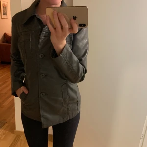 Biker jacka  - S Ej äkta skinn 