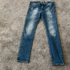 Strömberg Jeans - Strömberg Jeans, mellanblå, stretch. Mycket gott skick.