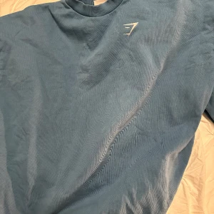 Oversized tröja gymshark - Tröja oversized gymshark, har fläck på framsidan går säkert att få bort Xs men är oversized så passar större