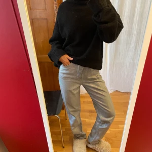 Glitter jeans - Så coola glittriga/glansiga ljusblåa jeans, riktiga partybyxor, använda en gång🤩
