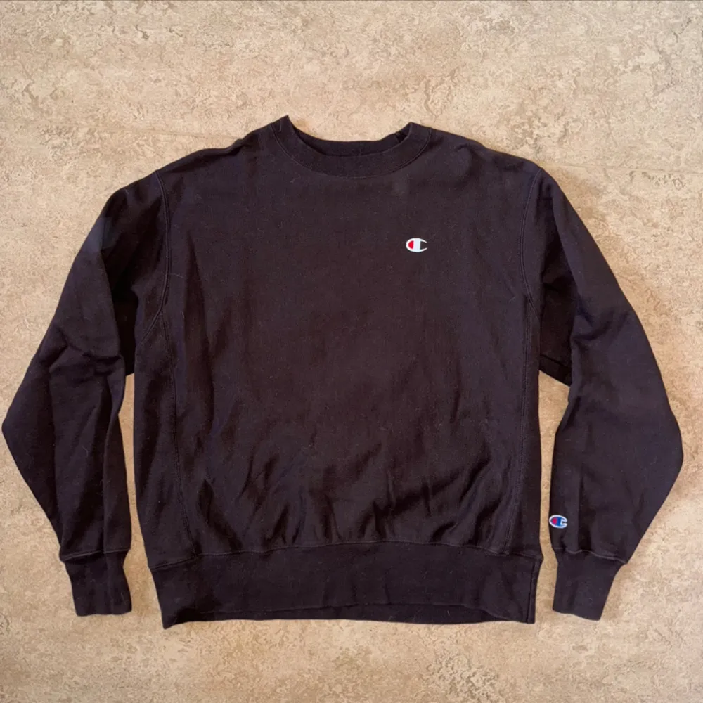 Fin champion crewneck från Reverse Weave kollektionen i färgen brun. . Hoodies.