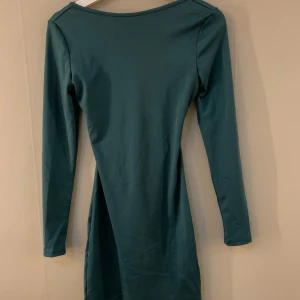 Klänning  - Har aldrig används.