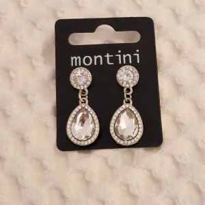 Eleganta örhängen - Jättefina eleganta örhängen. Helt nya och oanvända. 