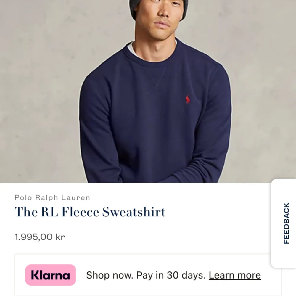 Säljer denna tvär feta raffe sweatshirten då den är för liten för mig, skick 9/10. Ordinarie pris 1995kr, mitt pris 599kr!. Hoodies.