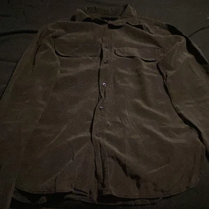 POLO RALPH LAUREN OVERSHIRT  - Tvär fet Ralph Lauren overshirt. Sällan använd 9/10 Skick inga skador! För mer bilder och information skriv gärna, pris kan även diskuteras vid snabb affär!