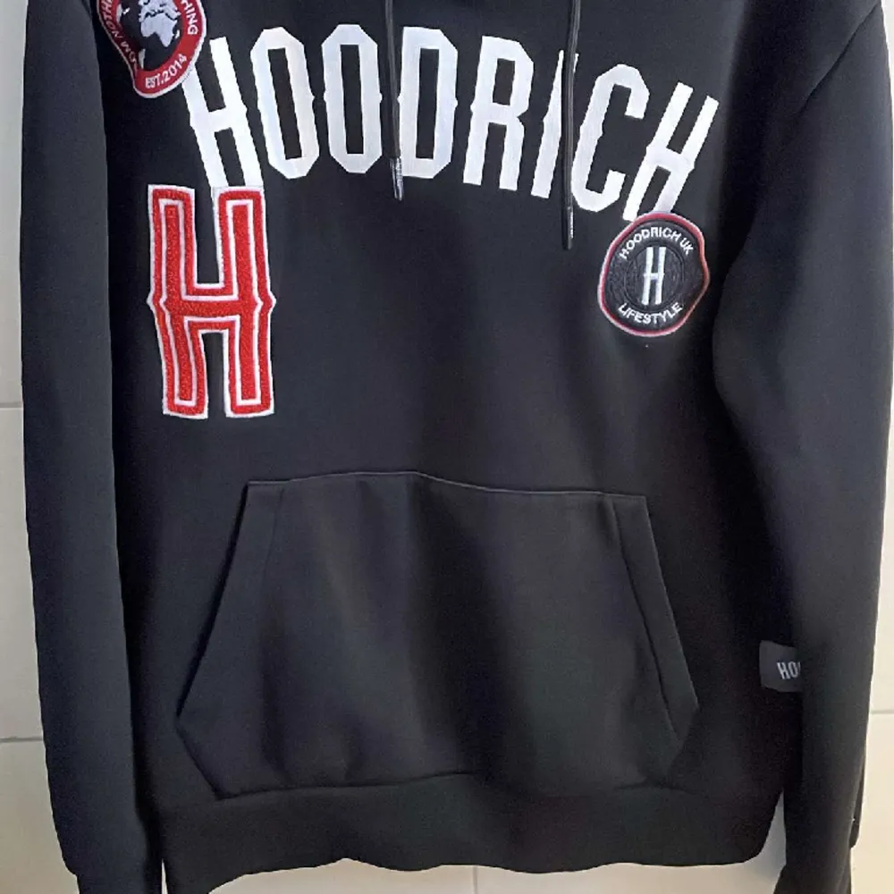 Säljer en inprincip helt ny hoodrich hoodie som är använd max 5 gånger (priset går att diskutera). Hoodies.