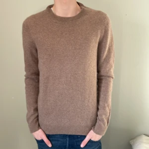 McNeal tröja - Riktigt snygg McNeal tröja i nyskick! Inga skador och inte alls nopprig! Nypris: 1400kr Vårt pris: 450kr Skriv vid minsta fundering!