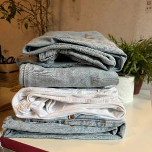 Zara Jeans och Na-kd jeans som är super sköna och är använd få tal gånger i storleken 34! 50kr/per jeans!! Skriv för mer info eller bilder 💗