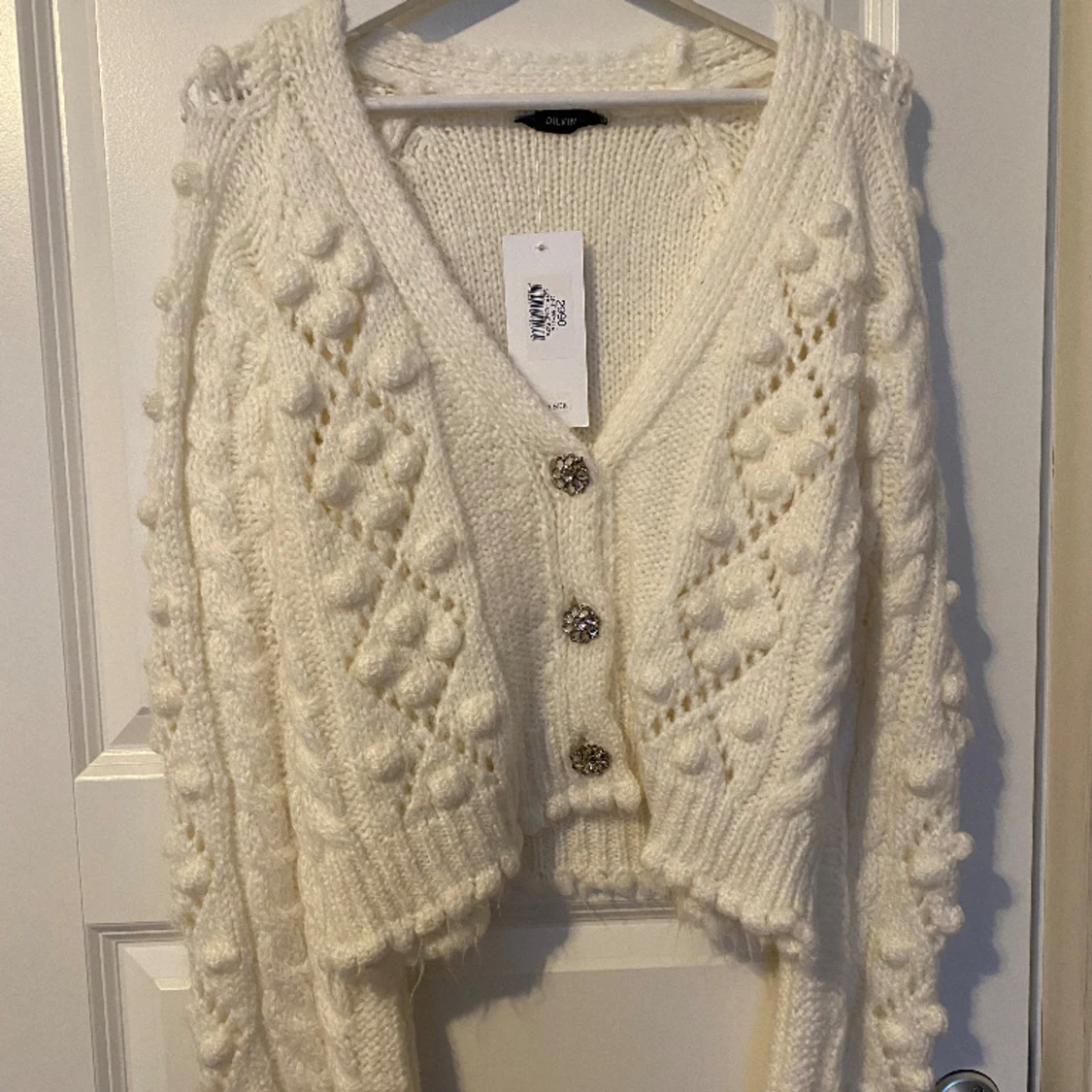 Stickad vit tröja 
