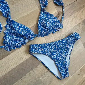 Super fin Blå bikini ifrån SHEIN den är tyvärr för liten för mig😊 Kontakta innan ni köper snälla 🥰
