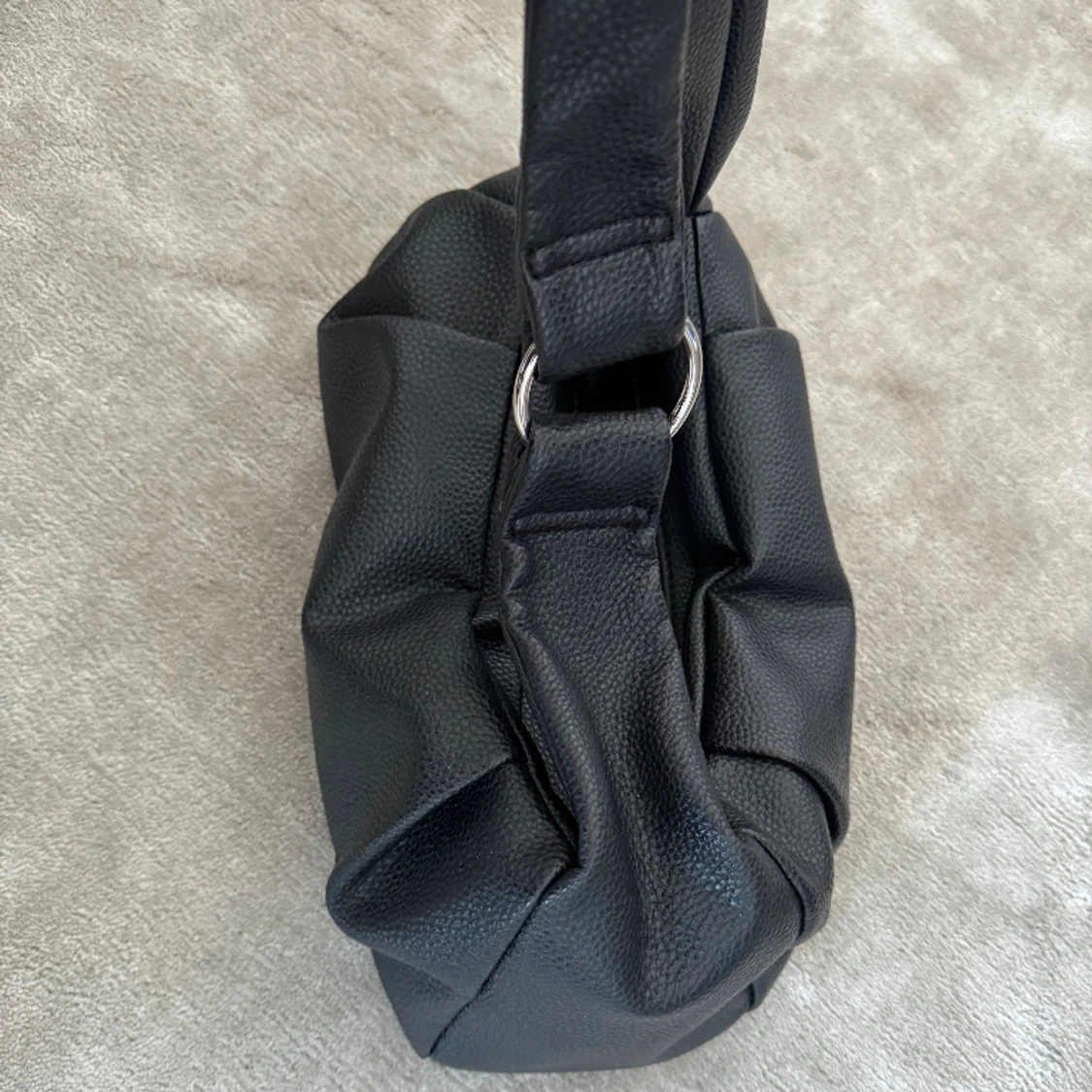 Svart axelväska  - 90