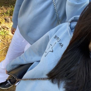 Gina Young hoodie  - Superfin hoodie från Gina Young i storlek 146/152, men skulle säga att den sitter som en xs/s. Ny pris 250kr💗