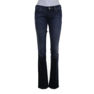 Ralph Lauren jeans - Ett par jättefina lågmidjade Ralph Lauren jeans som tyvärr var för långa för mig. Köpta på Sellpy men endast testade. W26/34