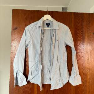 Gant ljusblå skjorta i fint skick Stl 36