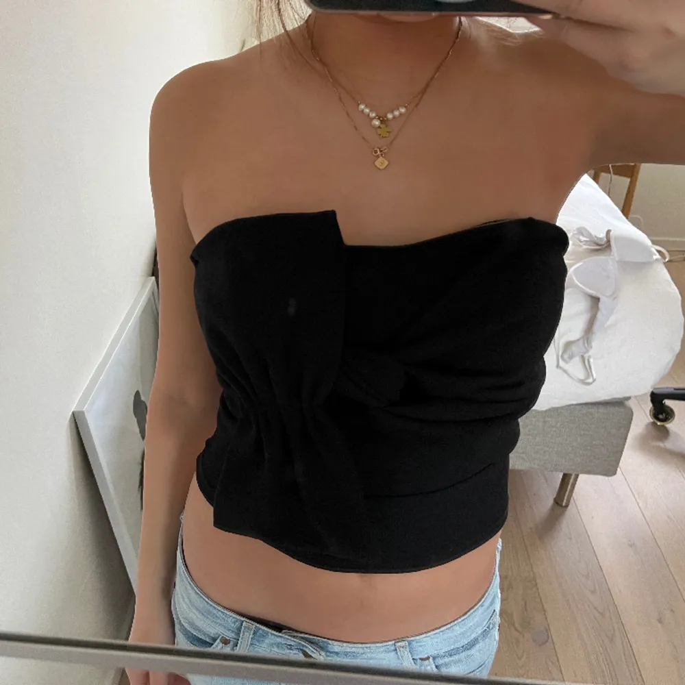 Svart bandeau top från zara. Toppar.