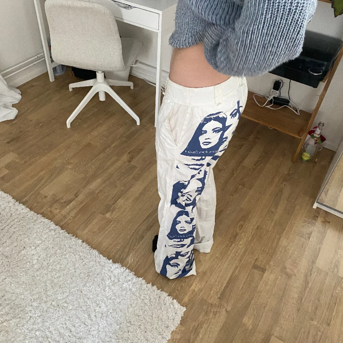 Byxor med raka ben och låg midja  - 90