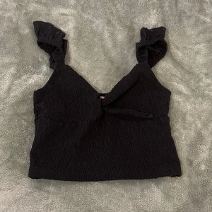 Topp - Ribbad topp. Köpare står för frakt 