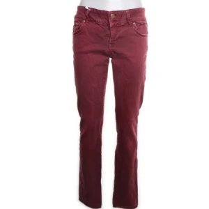 Mörkröda ltb jeans -  Skitsnygga mörkröda LTS som inte passade, skriv vid funderingar. Priset går att diskutera 😊