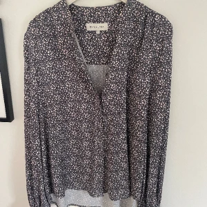 By malina - Helt oanvänd blus💛