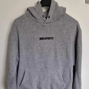 MM Sport hoddie  - En grå snygg och skön MM sport gym/tränings hoddie! 