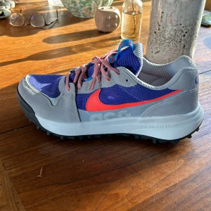 Nya Nike ACG sneakers - Köpte för små (Nike store online), oanvända men tyvärr utan låda. 