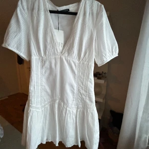 Studentklänning  - Så fin klänning nu till studenten. Helt ny 💕