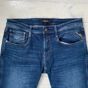 Replay jeans - Säljer nu dessa feta replay anbass jeans!. Skicket är 9/10, nypris ca 1700! skriv t mig vid frågor!
