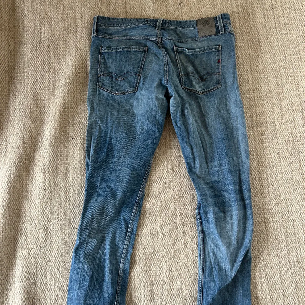 Fin kondition använd 7 gånger har tvätta dem precis så därför skrynklliga . Jeans & Byxor.