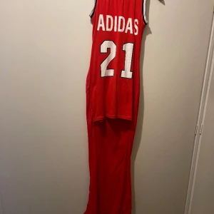 Klänning - Klänning  Storlek xs Använd en gång