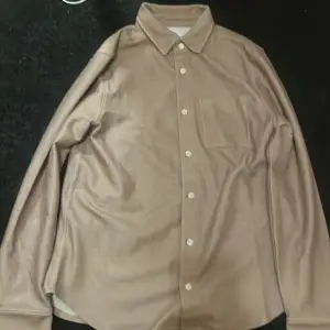 Tja, säljer nu min overshirt från brothers som jag aldrig har andvänt. Ny pris 799 kr.