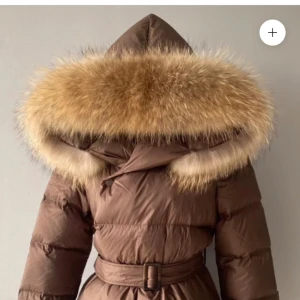 Vinterjacka ny - oanvänd, glömde returnera.  Ny skick  Nypris 2399kr  Kan tänka mig gå ner i pris vid snabb affär