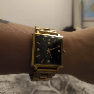 Vintage Tissot mekaniska herr klocka  - Säljer vintage herr klocka . Fungerar på tjeje oxå 