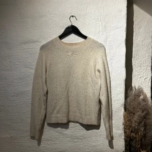 Stickad från Vero Moda - Mysig stickad tröja från Vero Moda❤️ Pris går att diskutera! 